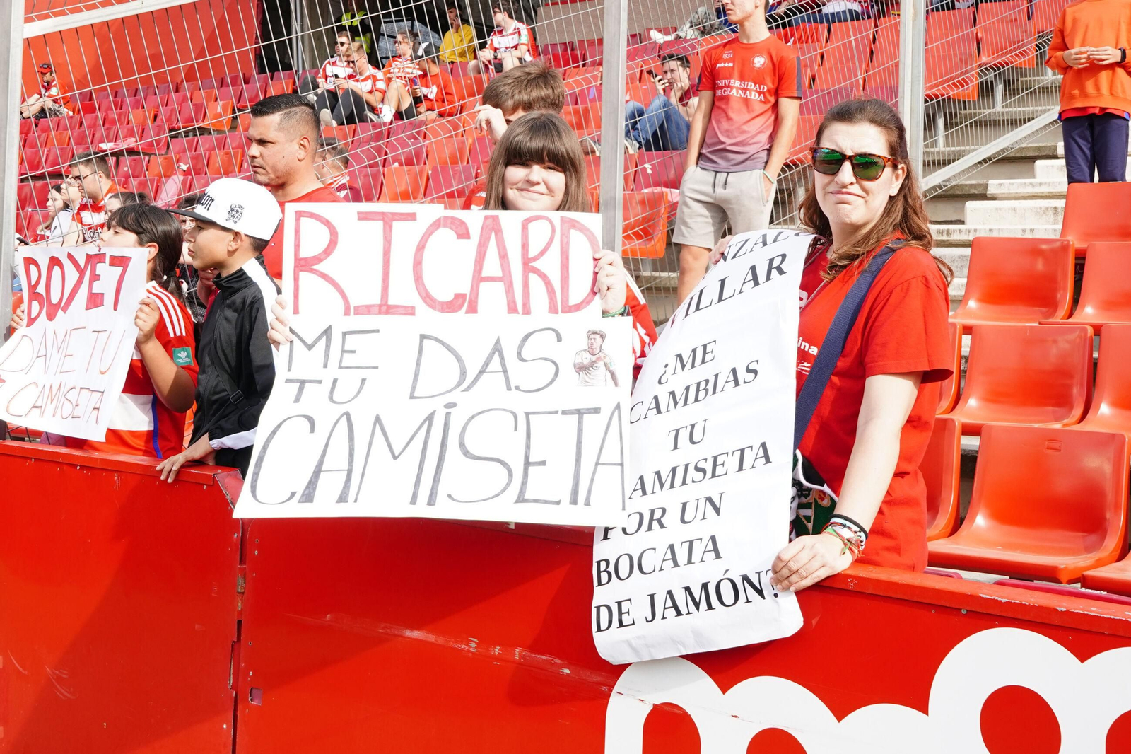 Encuéntrate en la grada de Los Cármenes en el Granada-Celta de Vigo