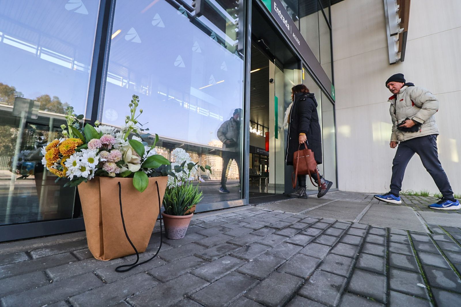 Fotografías de muestras de condolencias a las víctimas en diferentes puntos de la ciudad