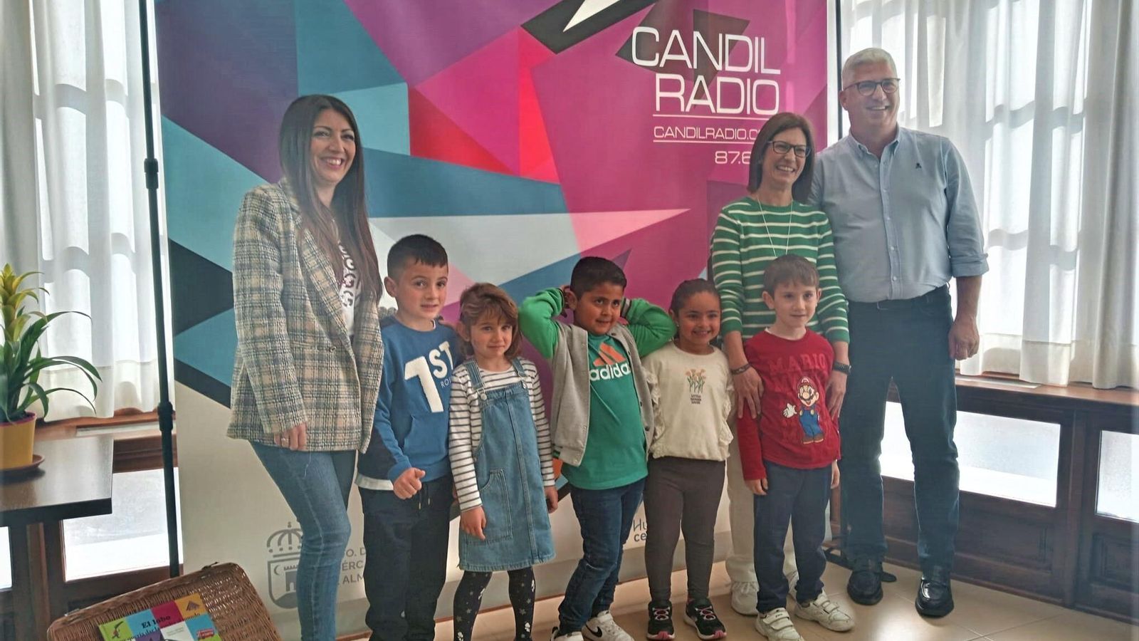 El alcalde y la concejala de Educación, una vez más, al pie del cañón, o de las ondas.