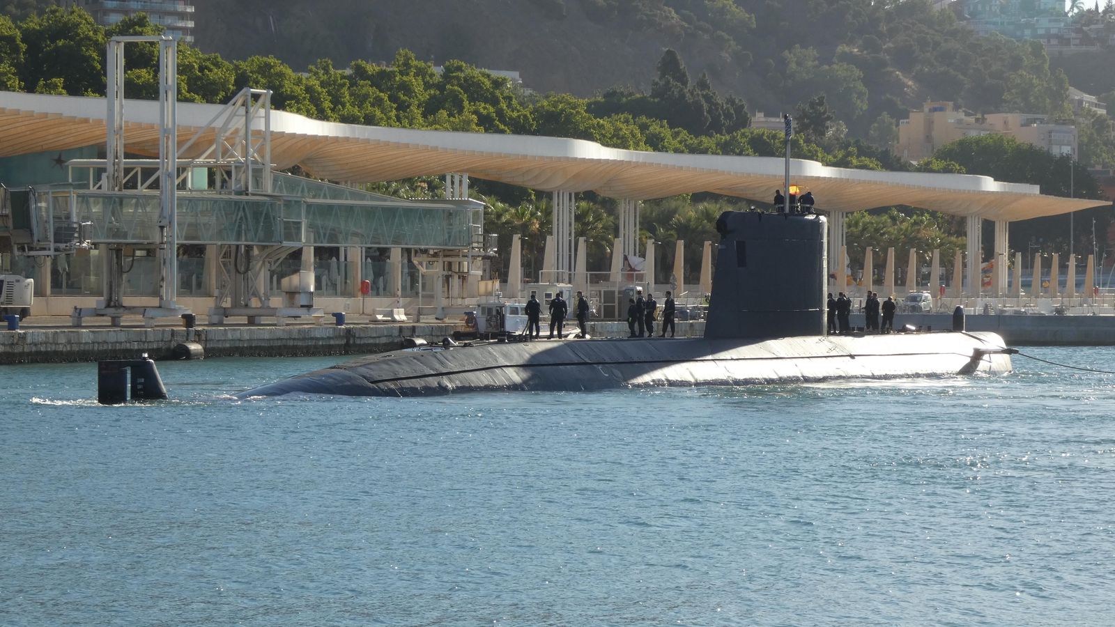 El submarino 'Tramontana' S-74 a su llegada al Palmeral de las Sorpresas.