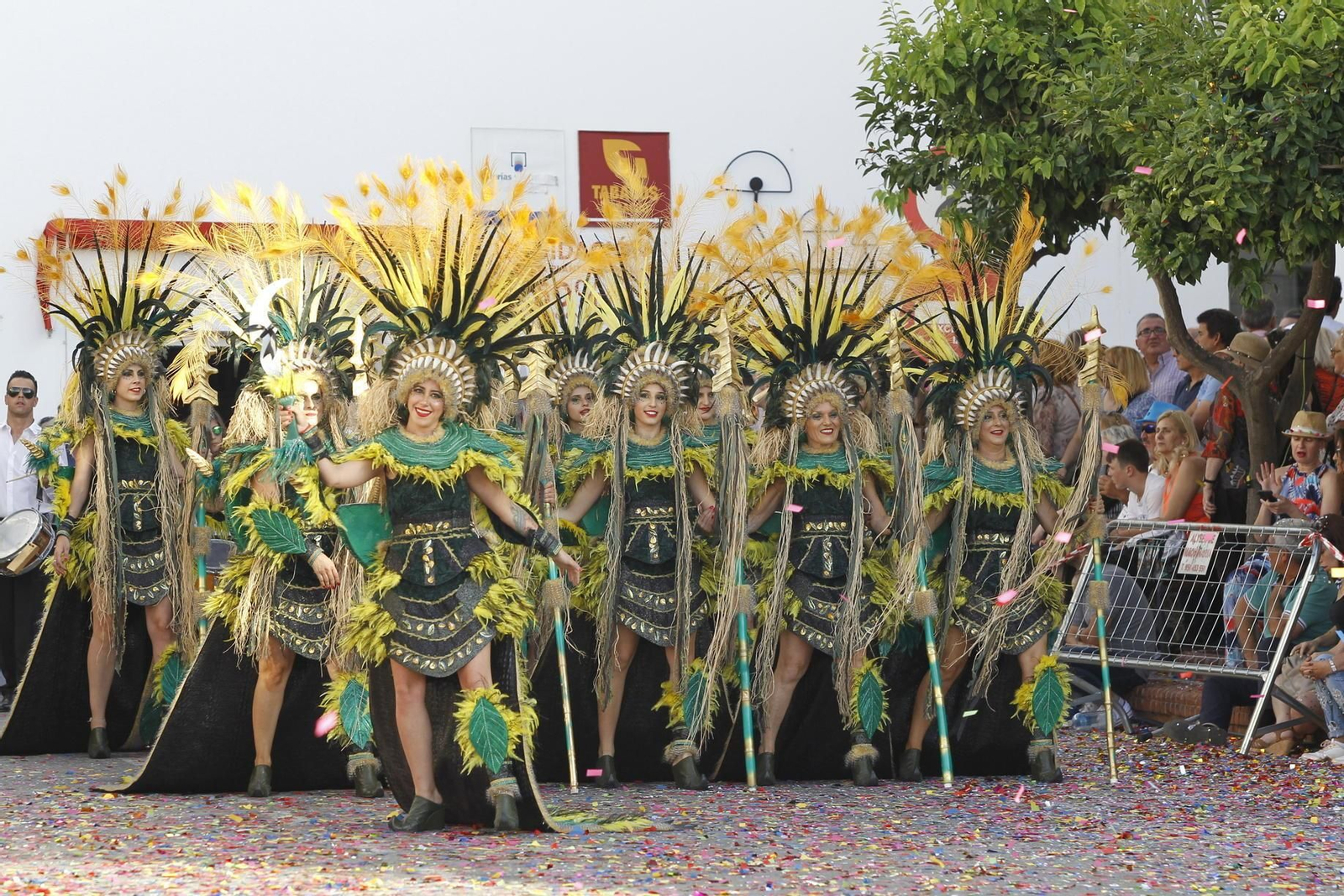 Desfile de Moros y Cristianos en las calles de Mojácar.