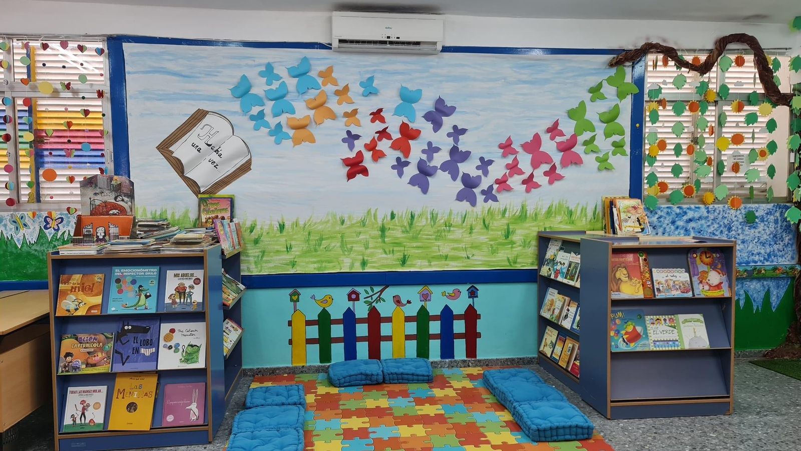 Imagen de una de las zonas de la Biblioteca Escolar del Manuel de Falla.