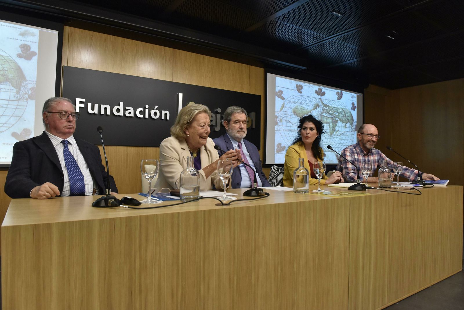 De izquierda a derecha, Luis Navarro, Enriqueta Vila, Pablo Emilio Pérez-Mallaína, Eva Díaz Pérez y Francisco Correal.