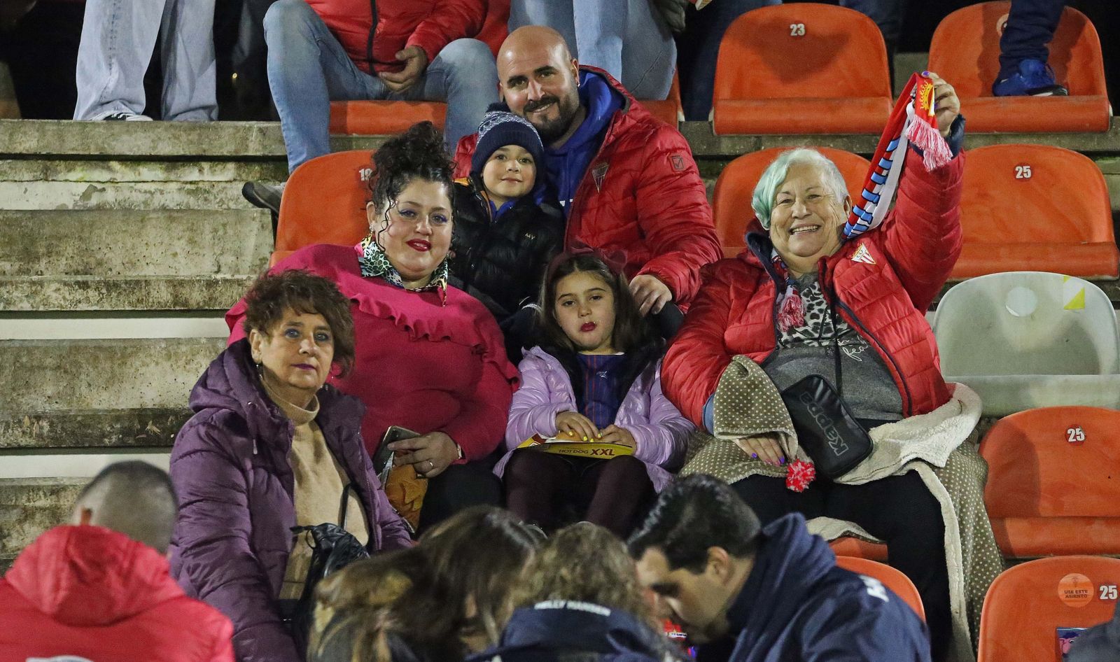 Fotos de la afición en el Nuevo Mirador