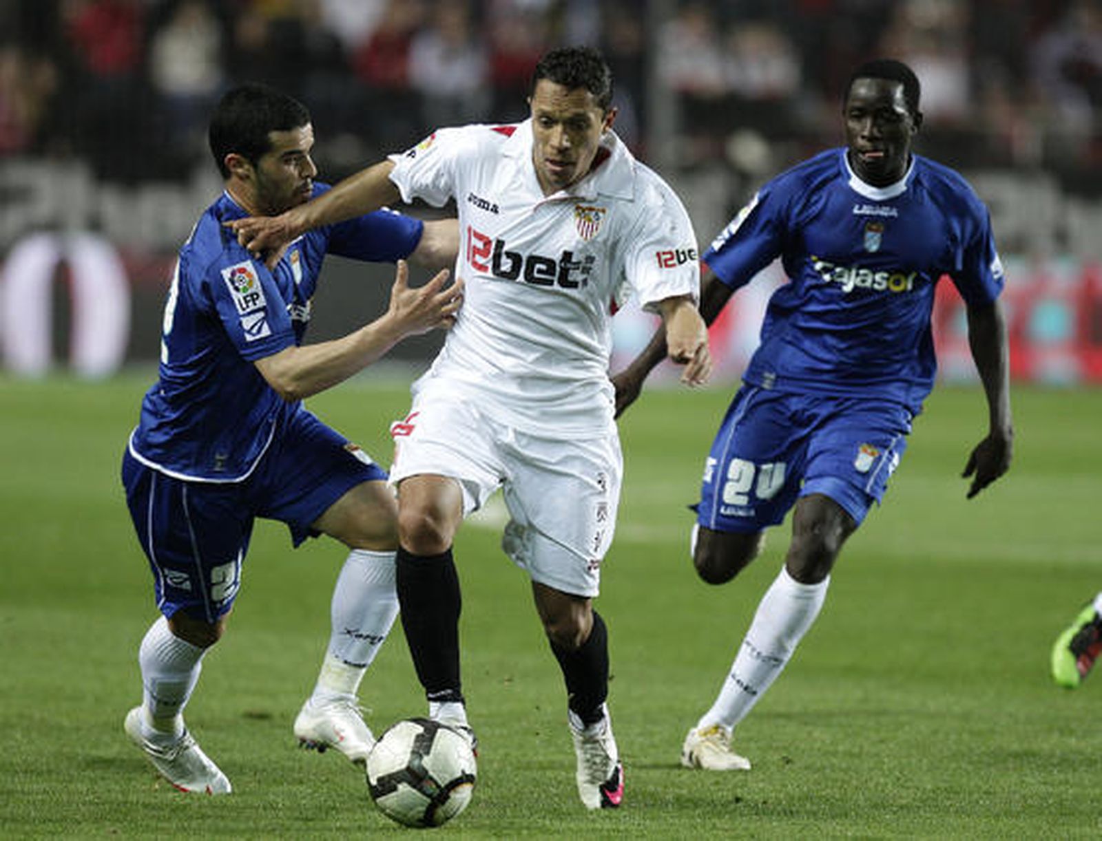 El Sevilla y el Xerez empatan en el Sánchez Pizjuán. / Antonio Pizarro