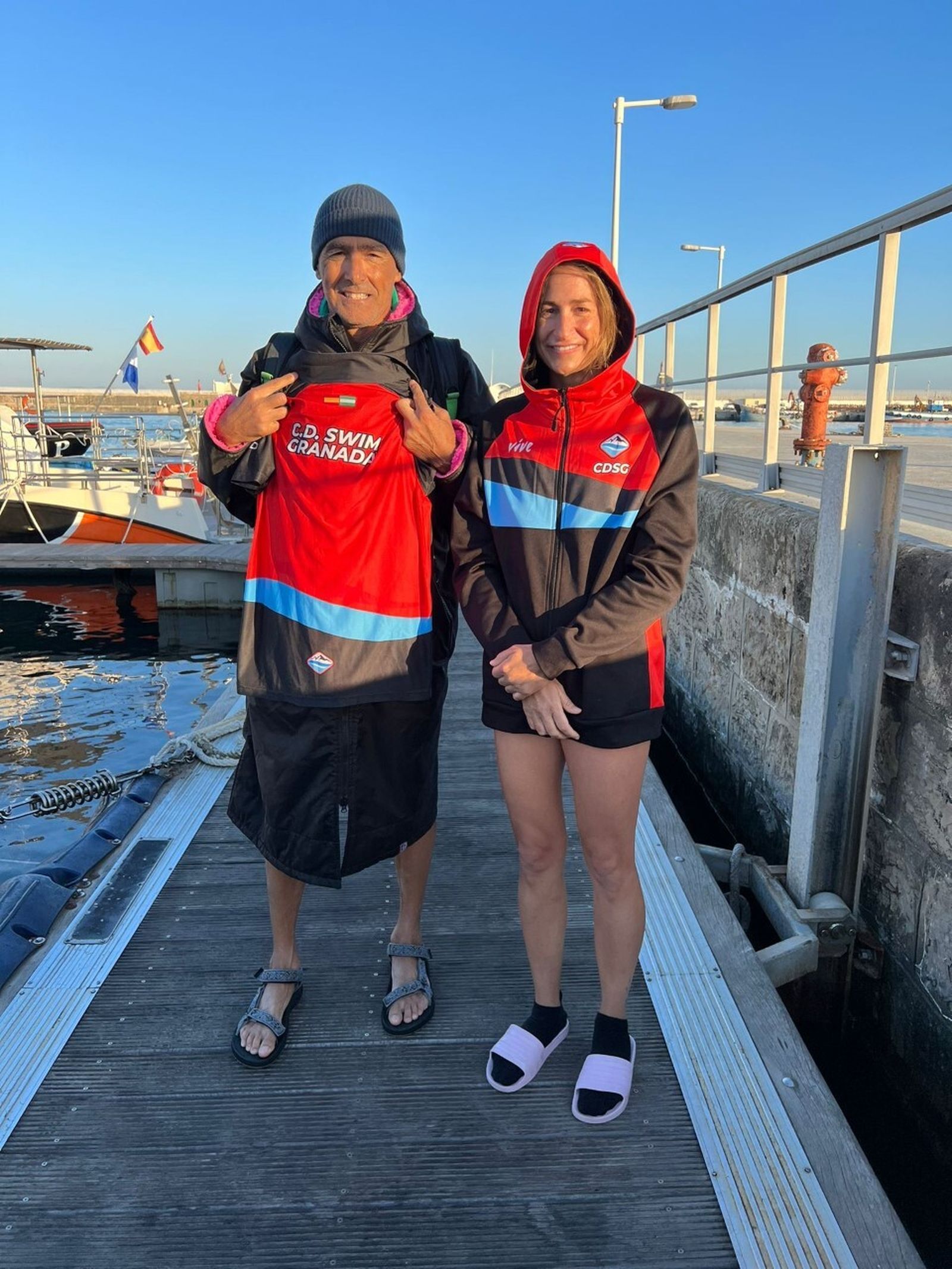 La dupla que cruzó a nado el Estrecho este miércoles.