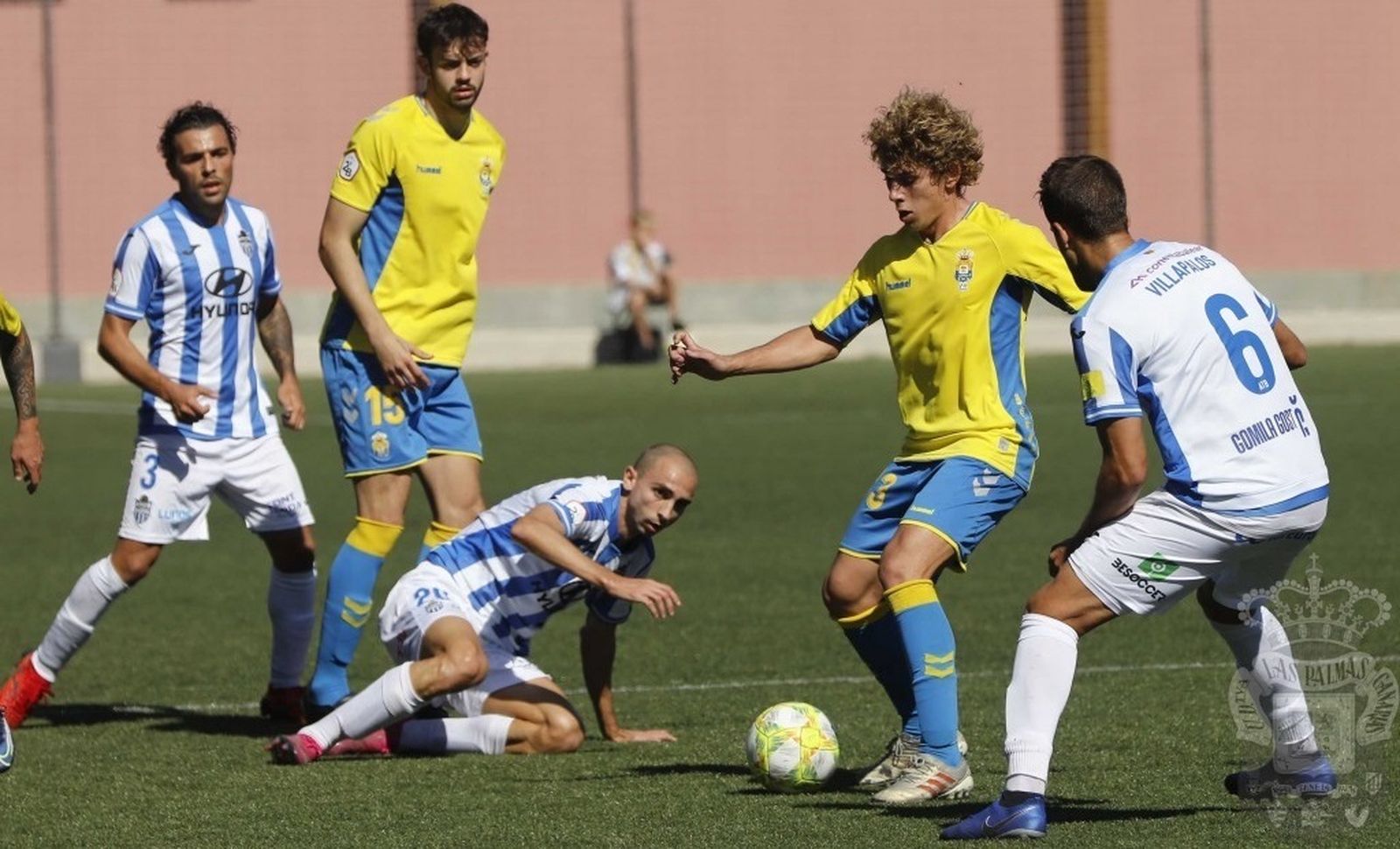 Sato, en la imagen con el balón