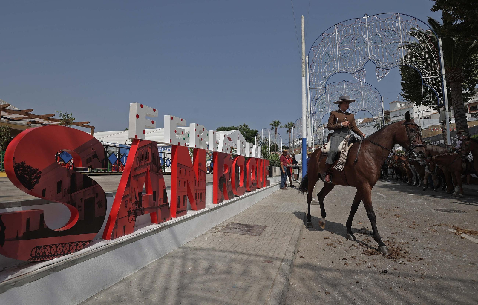 Búscate en las fotos del Domingo Rociero en la Feria Real de San Roque 2025