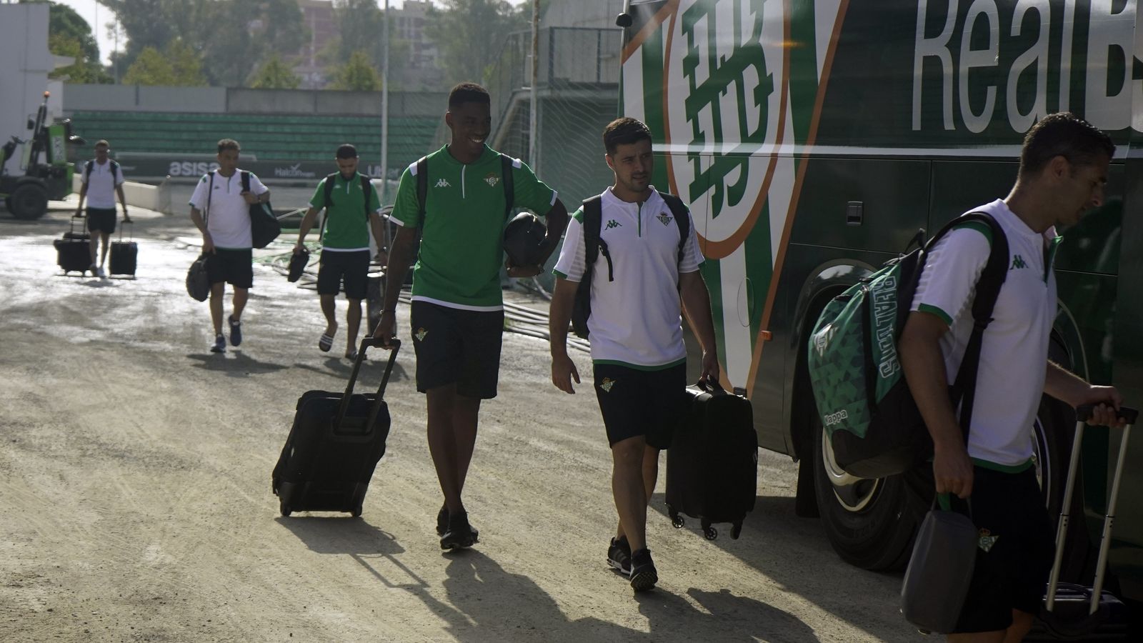 Júnior, sonriente, en la ciudad deportiva.