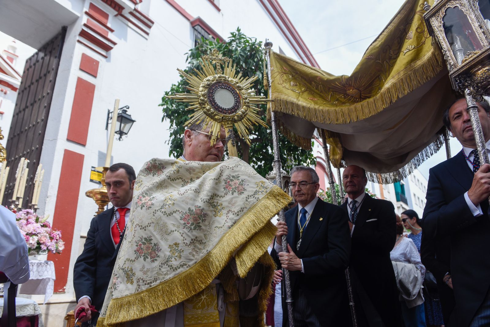 La procesión eucarística de la Parroquia de San Lorenzo, en imágenes
