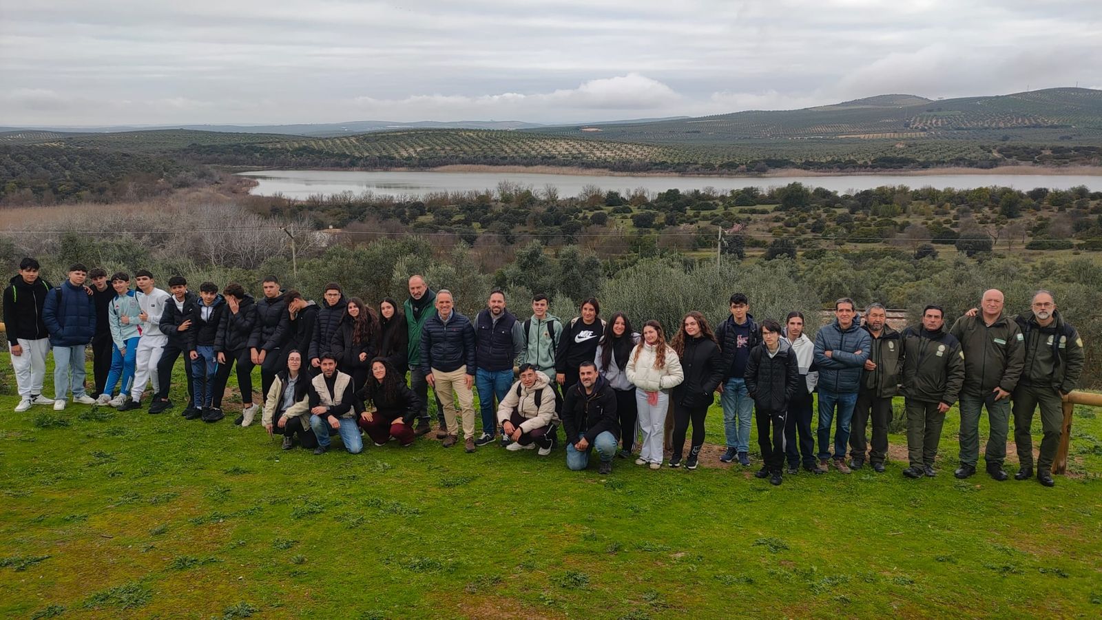 Alumnos del instituto Casiana Muñoz Tuñón en su visita a la Laguna de Zóñar.