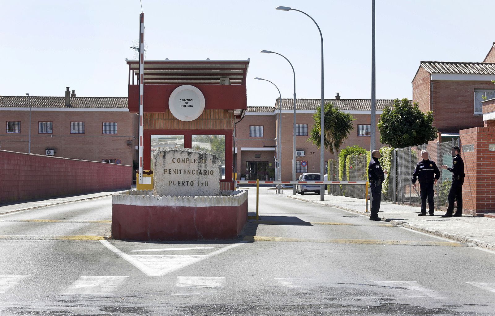 El acceso al complejo penitenciario Puerto I y Puerto II.