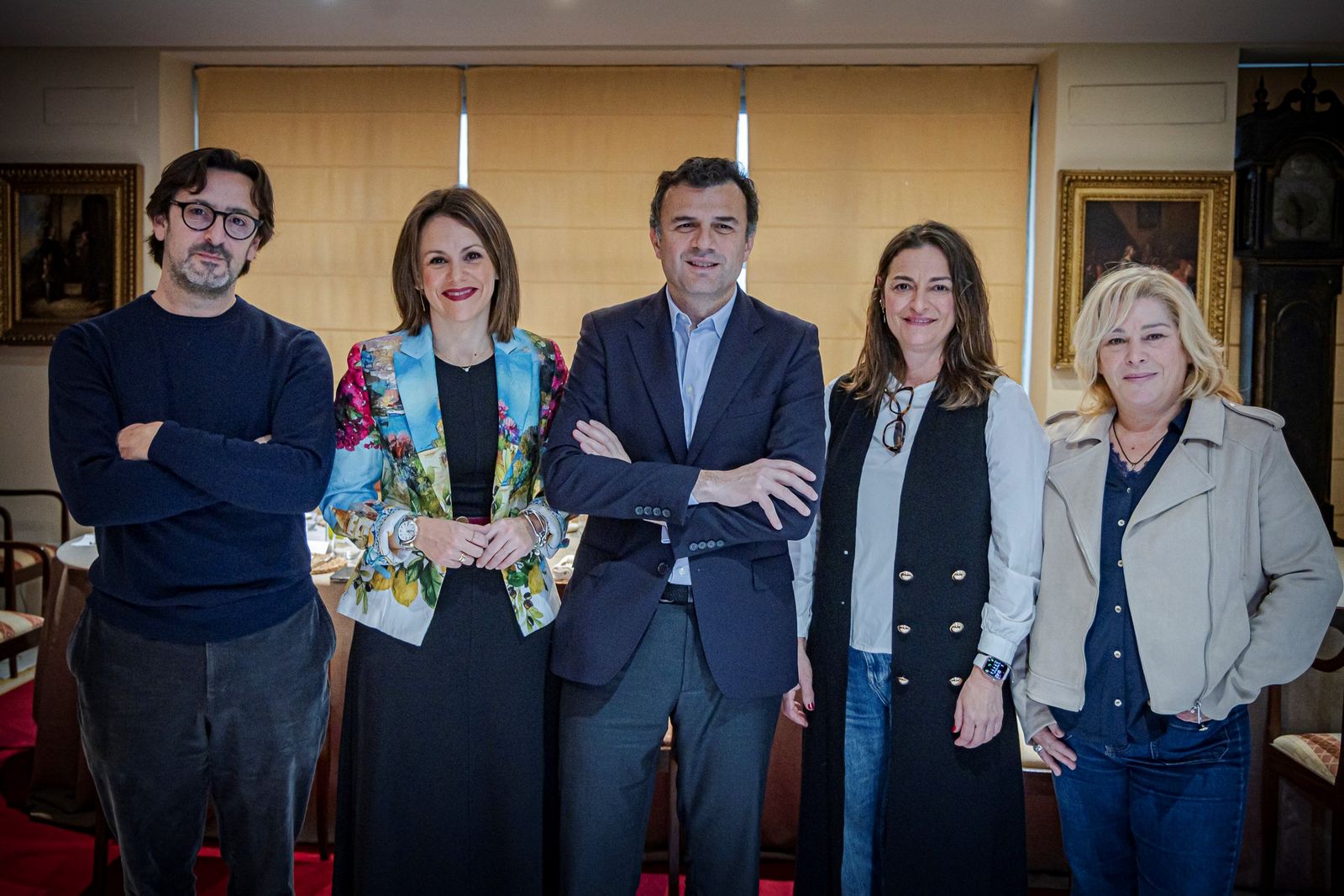 Daniel Vázquez, Beatriz Gandullo, Bruno García, Yolanda Pérez y Alicia Reyes, en la hemeroteca de Diario de Cádiz.
