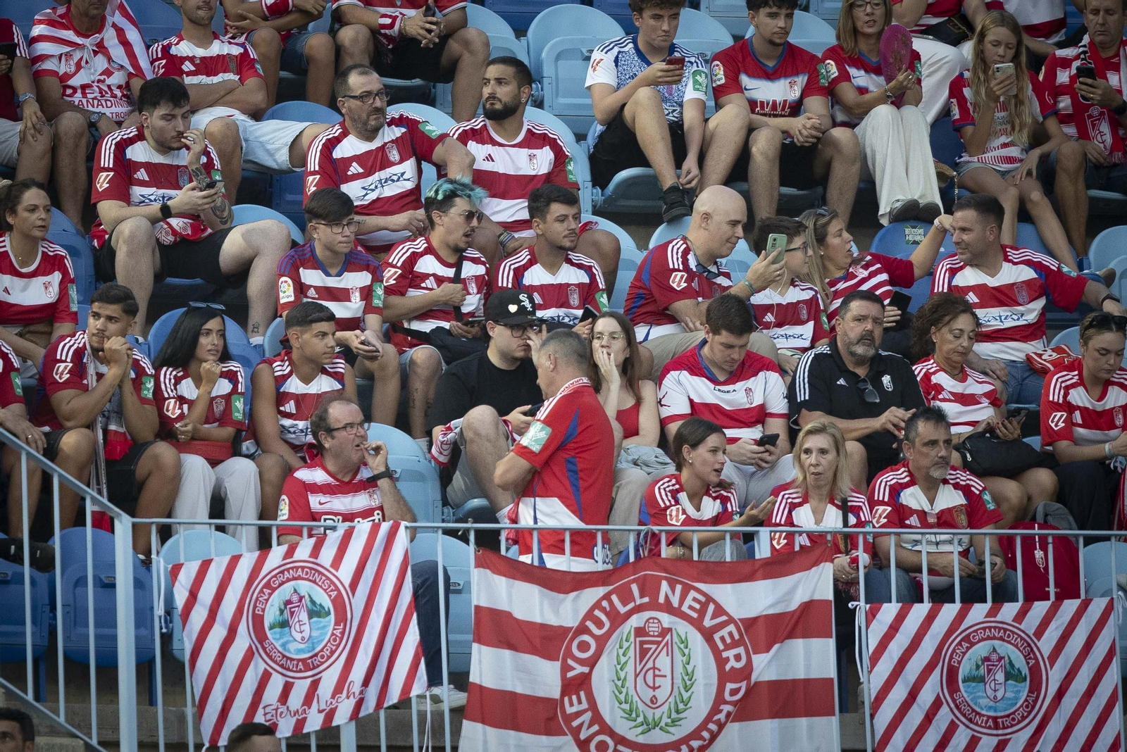 Aficionados del Granada en el partido ante el Málaga