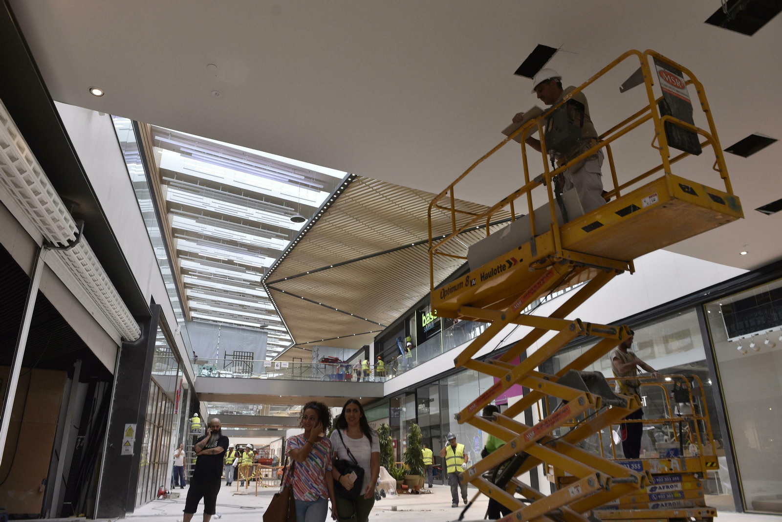 Recorrido visual por el Centro Lagoh de Palmas Altas: últimos preparativos para el estreno