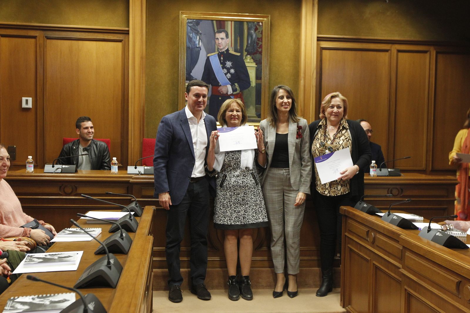 Fotogalería entrega acreditaciones Talleres Carmen de Burgos. Diputación de Almería