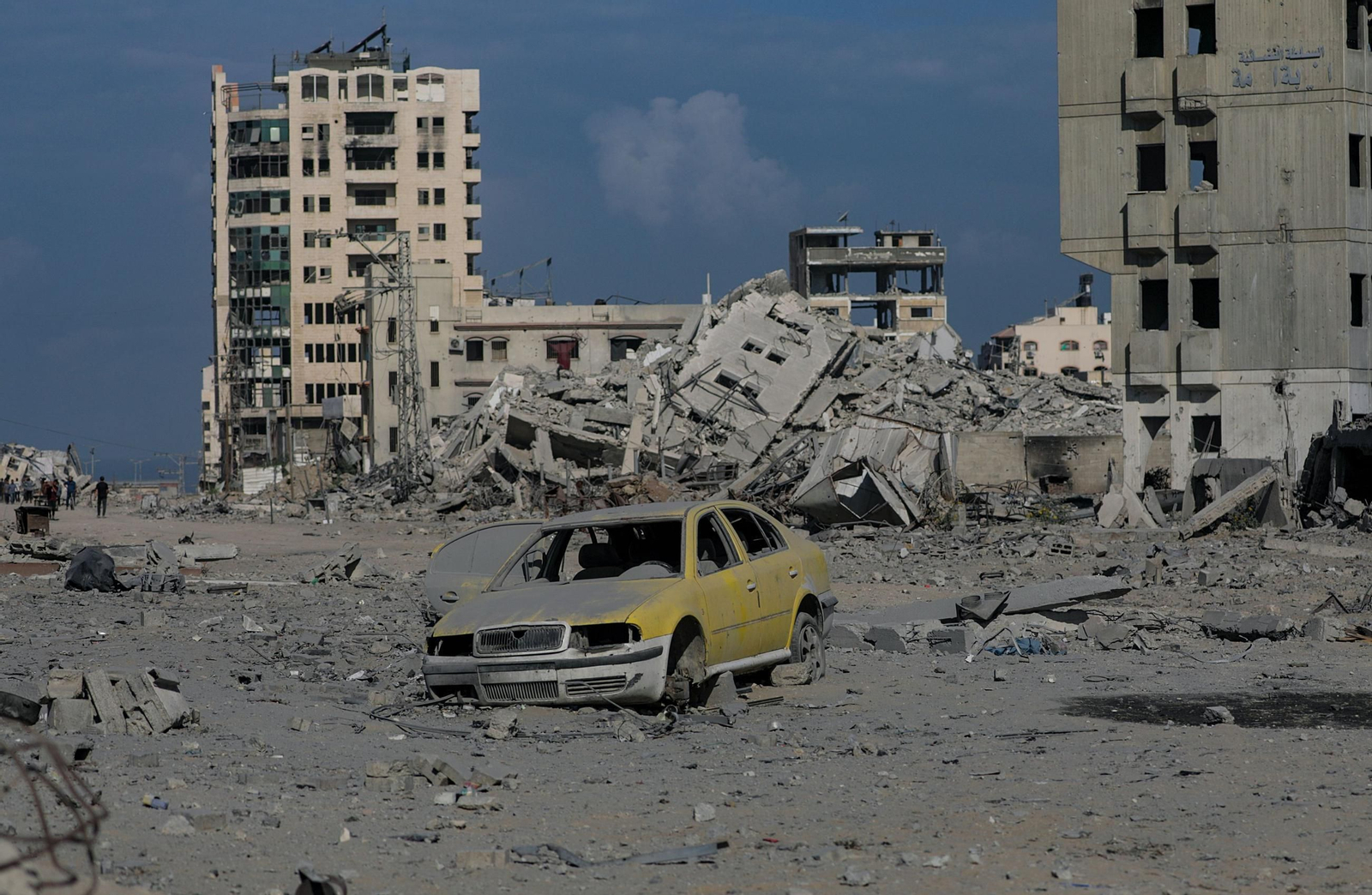 Las imágenes de Gaza tras el alto el fuego: los gazatíes andan entre las ruina de sus ciudades