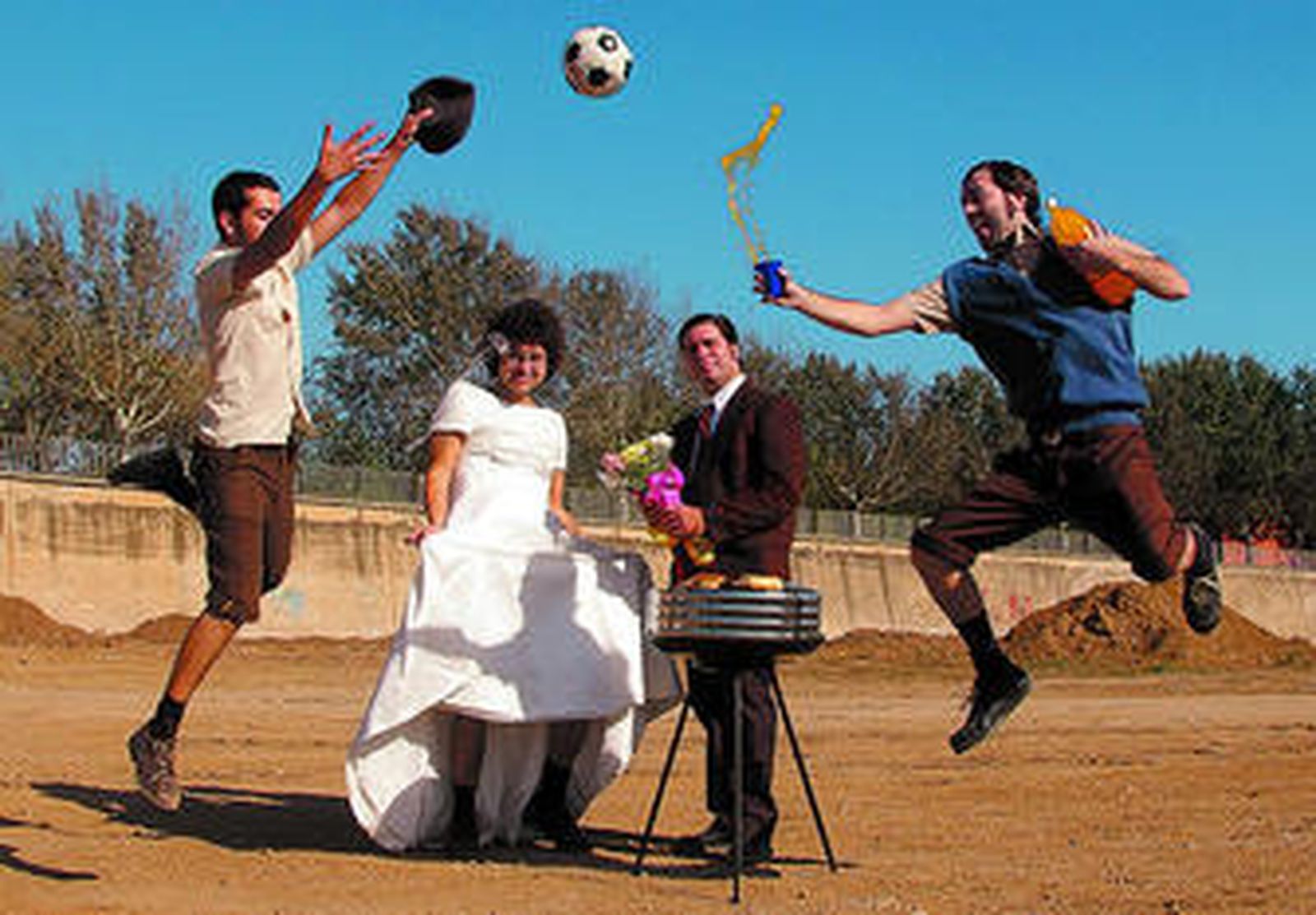 'Exit' trae la desvergüenza de Manos de Topo y el pop de Charades