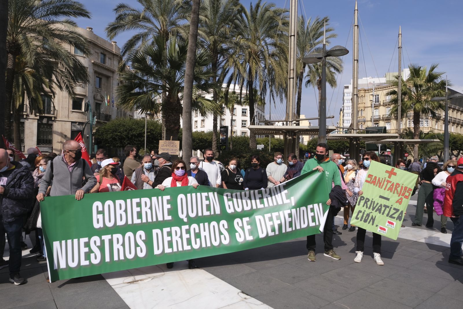 Imágenes de la manifestación a favor de la sanidad pública en Almería