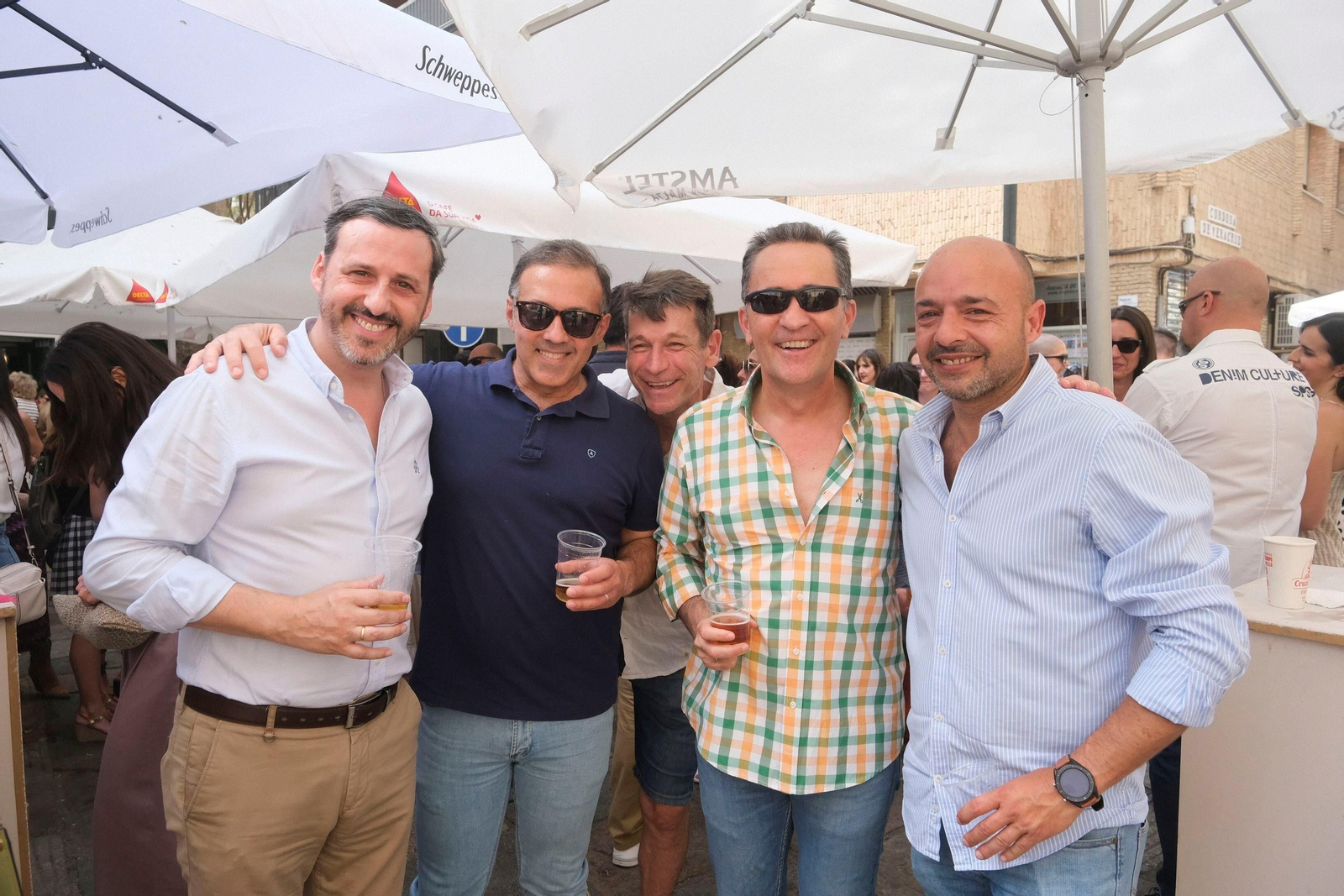 Ganas de fiesta a las puertas del fin de semana en las Cruces de Mayo de Córdoba, en imágenes