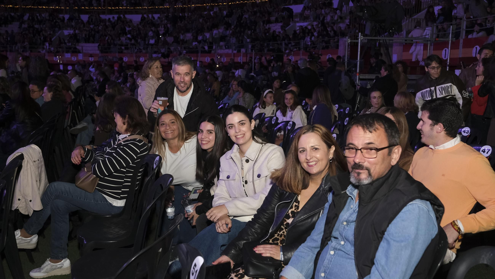 David Bisbal enamora a su Almería en el inicio de la gira 'Todo es Posible en Navidad', en fotografías