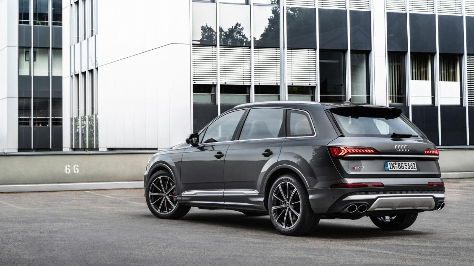 En el SQ7 TFSI se pueden pedir como opción a los HD Matrix LED los faros Audi láser light, que casi duplican el alcance de las luces de largas.