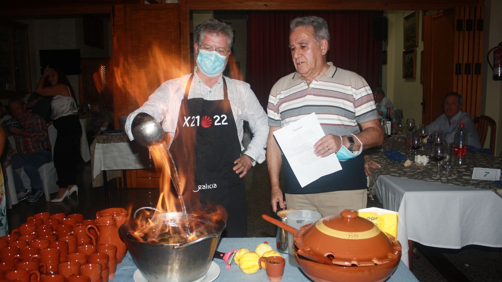 Queimada y Cunxuro en la sede del Lar Gallego de Sevilla.