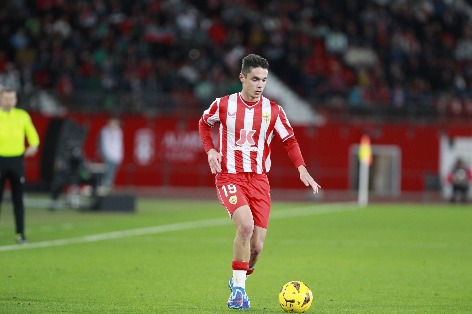 Imágenes del partido de fútbol U.D. Almería-Real Betis Balompié