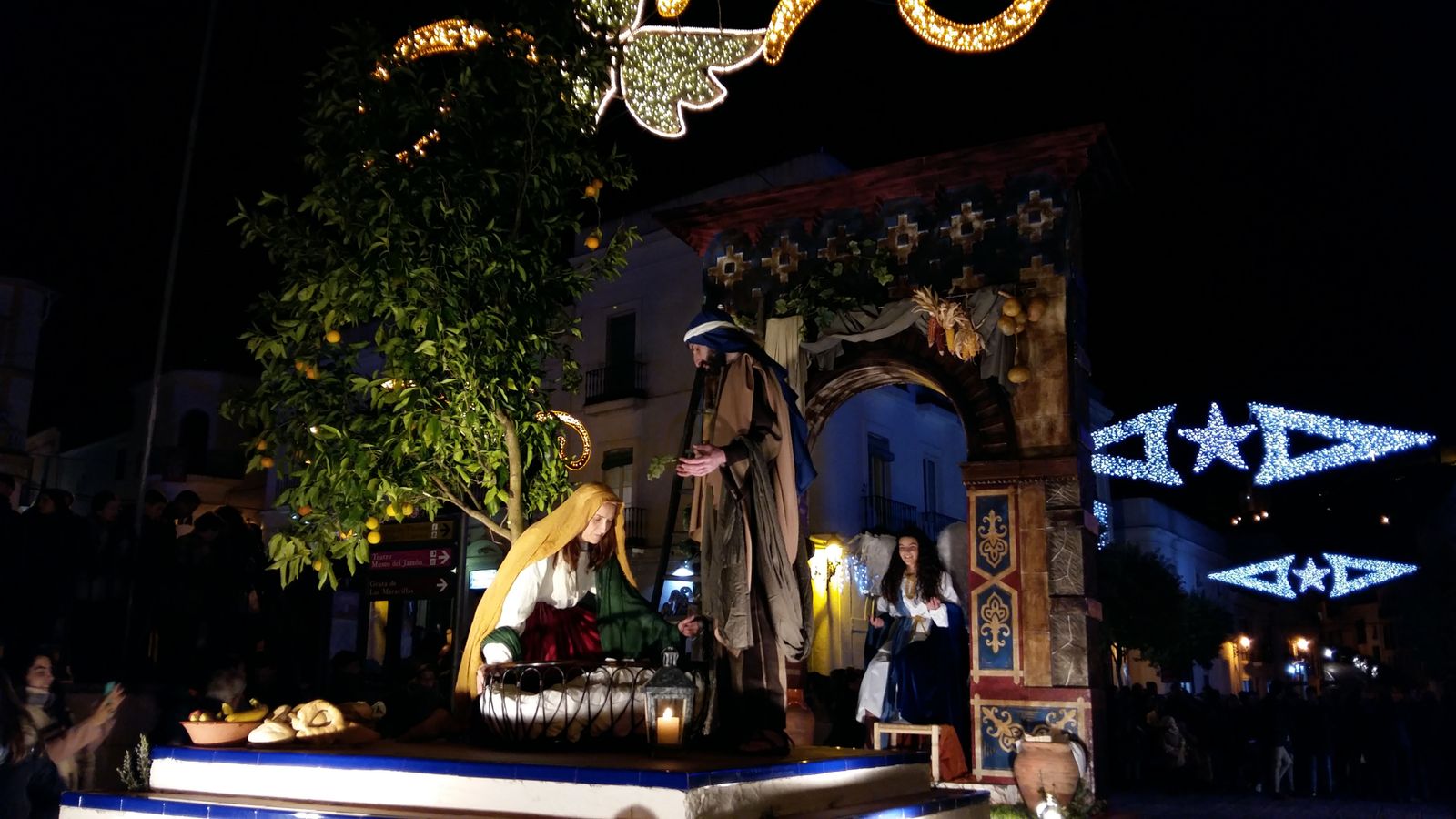 Las Cabalgatas de las aldeas de Aracena llegan en los primeros días de enero, en una estampa pintoresca de los Reyes Magos en burro por sus empedradas calles