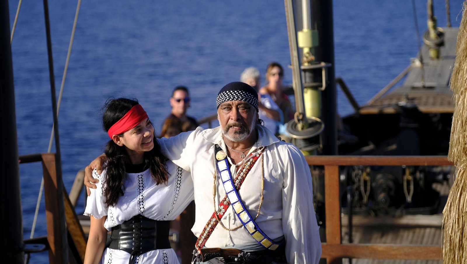 Navega en imágenes en una goleta histórica convertida en barco pirata