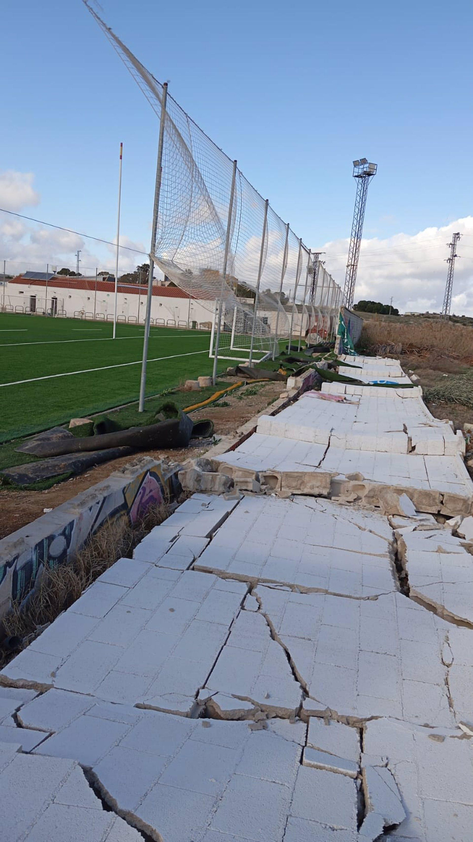 El Ayuntamiento arreglará el muro del campo de rugby en los próximos días tras declarar las obras de emergencia.