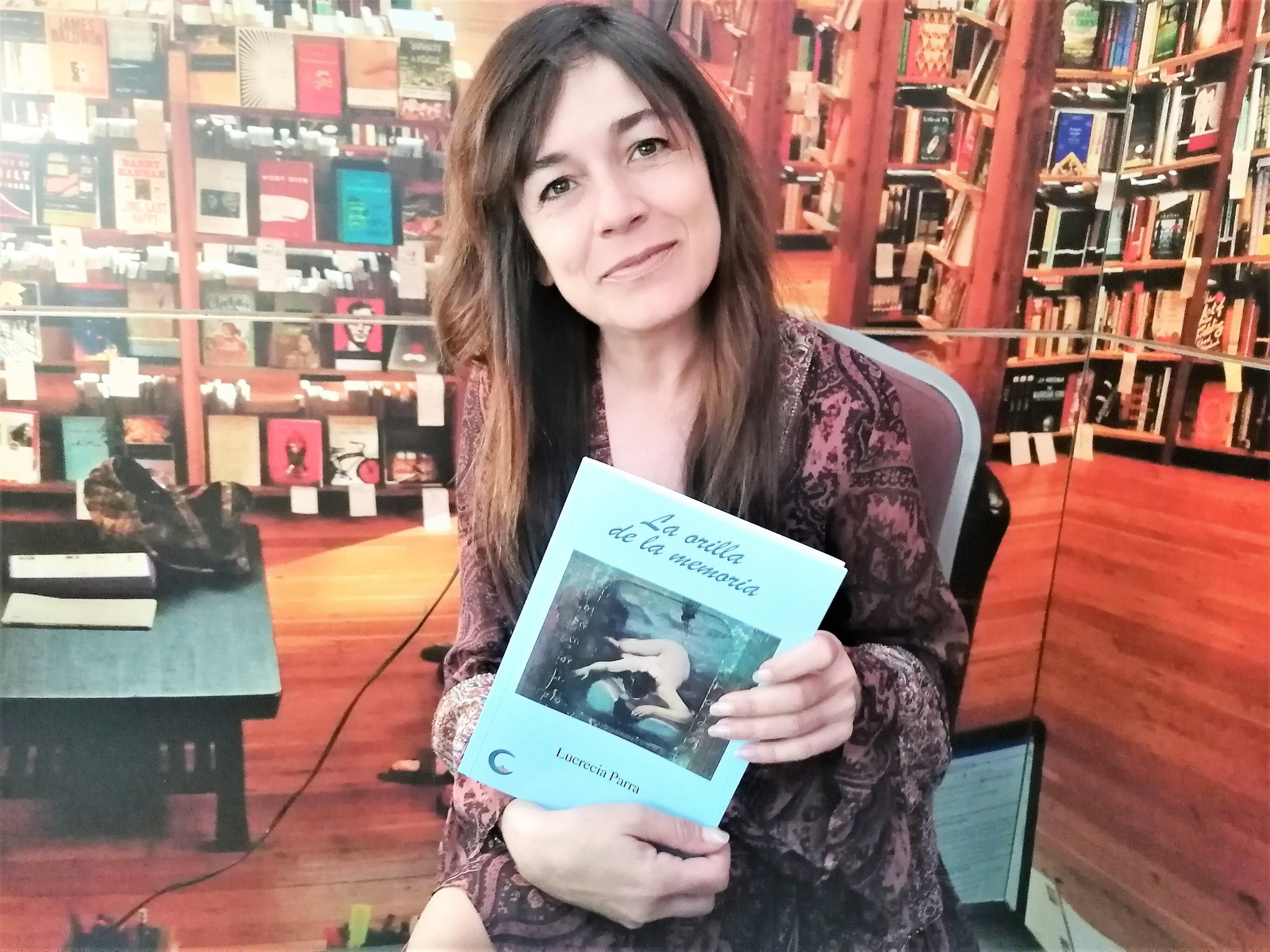 Lucrecia Parra da a conocer su último poemario en Cuevas.