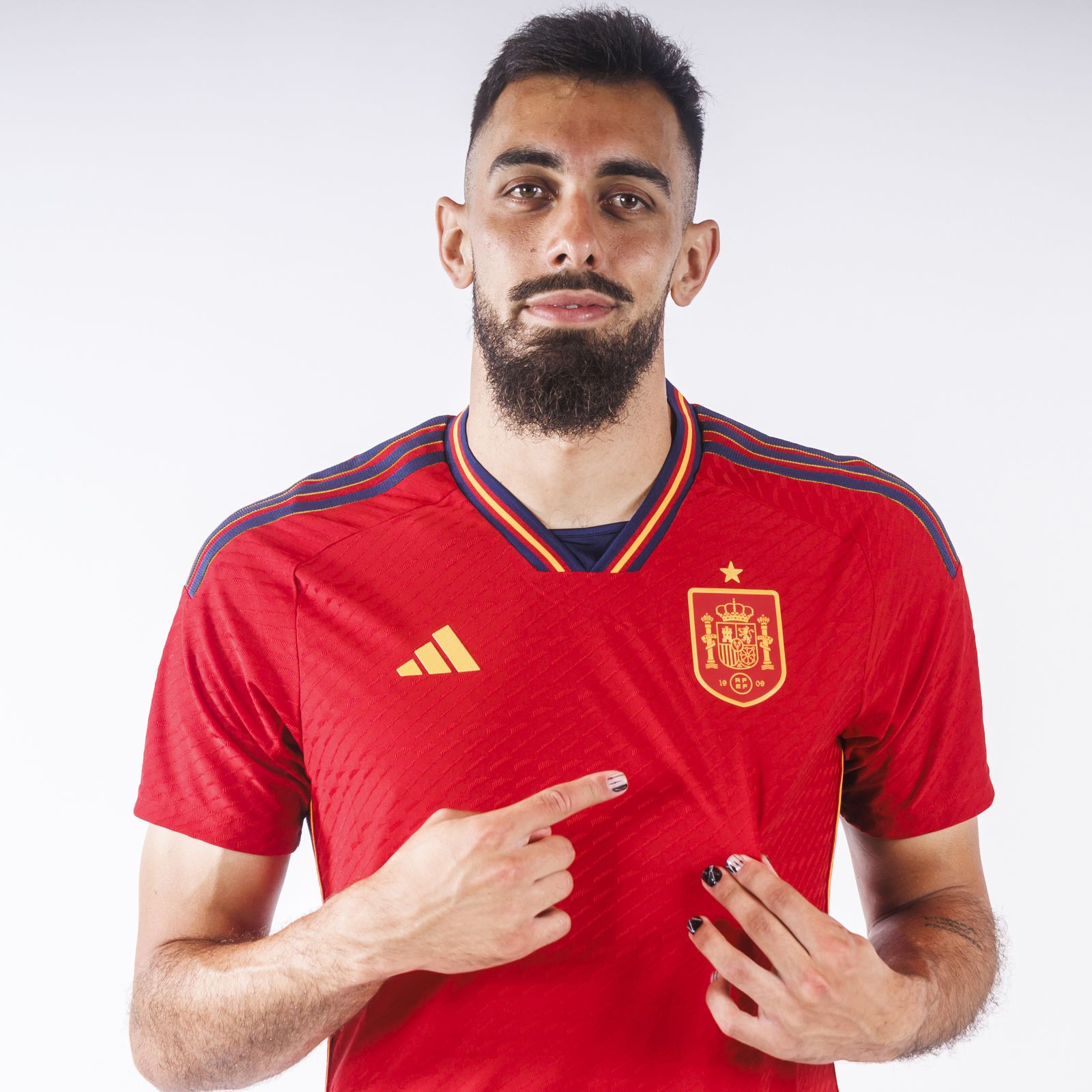 Borja Iglesias, con la camiseta de la selección española.