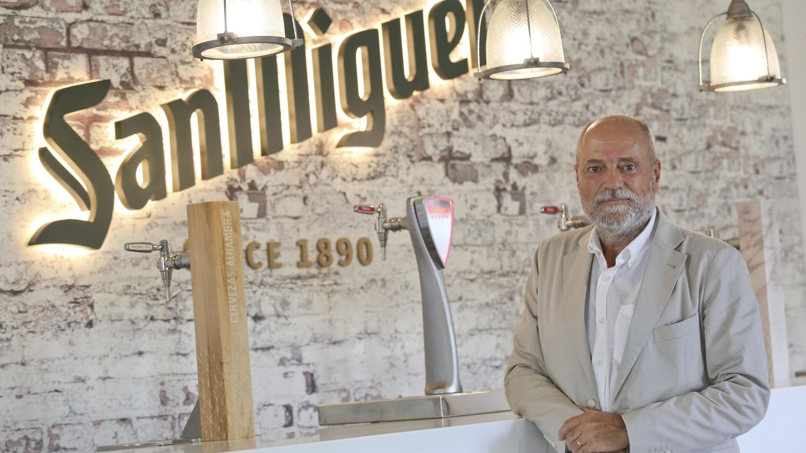 José Manuel Huesa posa para la entrevista.