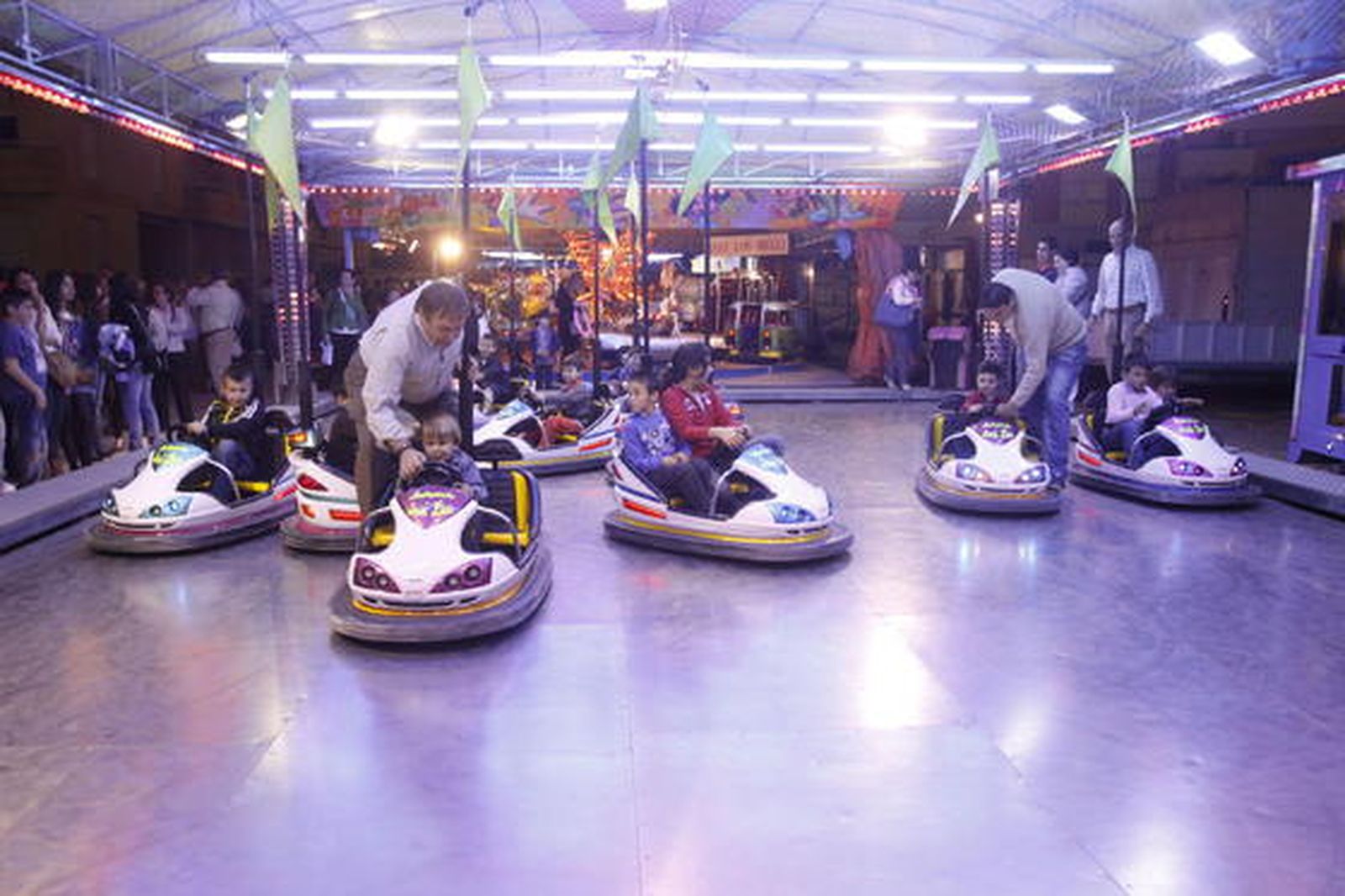 Varios niños en la pista de coches de choque.

Foto: Vanessa Perez