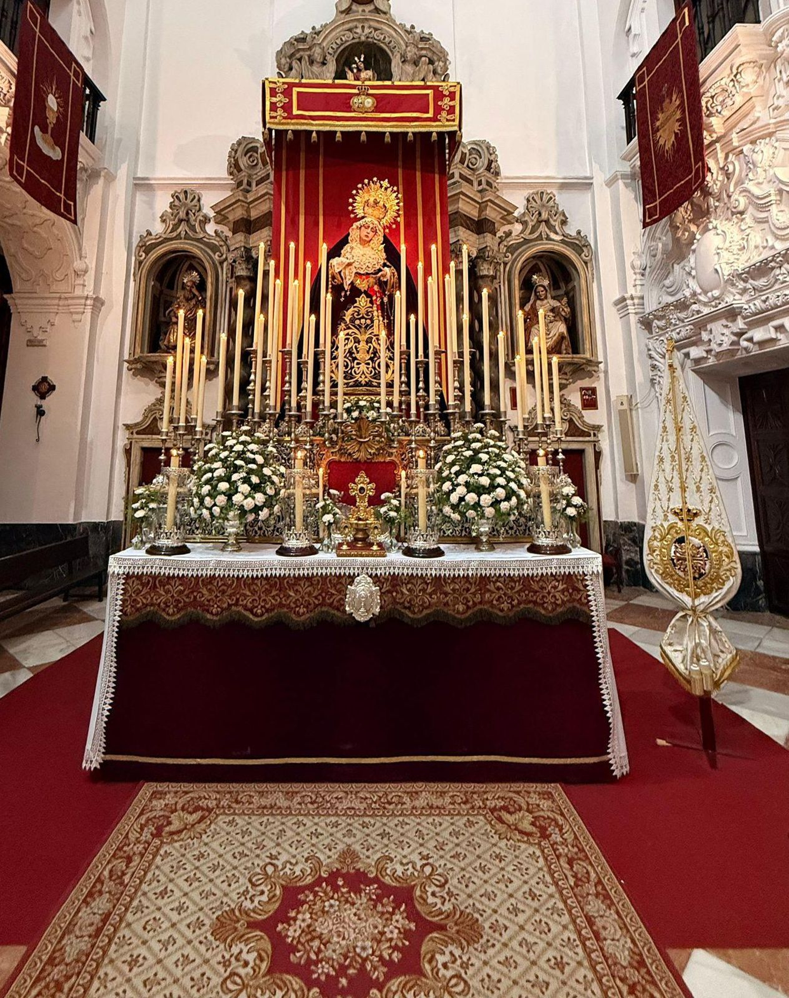 La Reina de Todos los Santos de La Cena, en el altar de cultos que celebra estos días la cofradía.