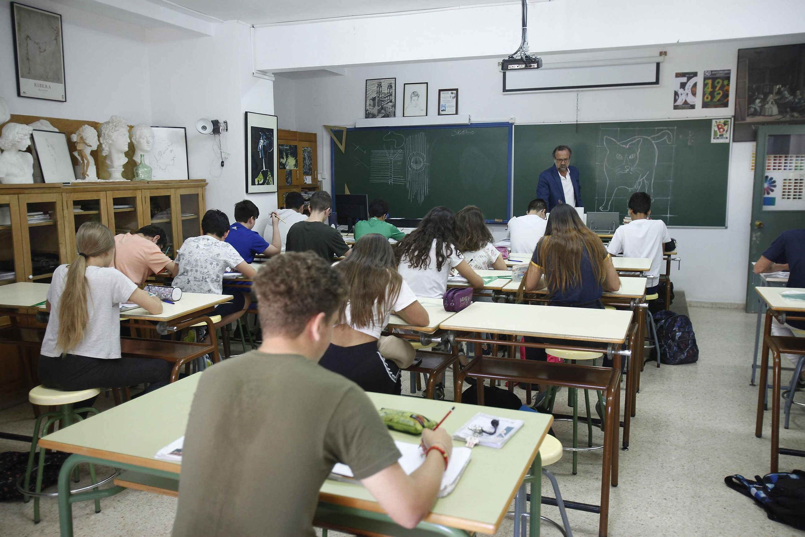 Más de 206.000 estudiantes de Secundaria, Bachillerato, FP y Adultos comienzan el lunes las clases en Sevilla