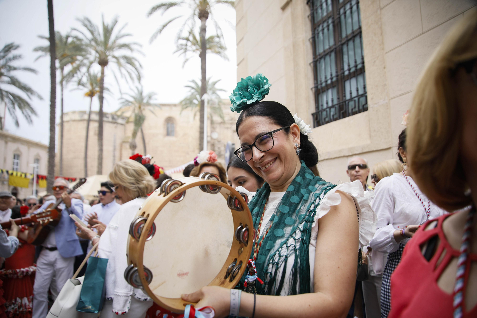 Imágenes de la salida  del Rocío desde la Catedral de Almería