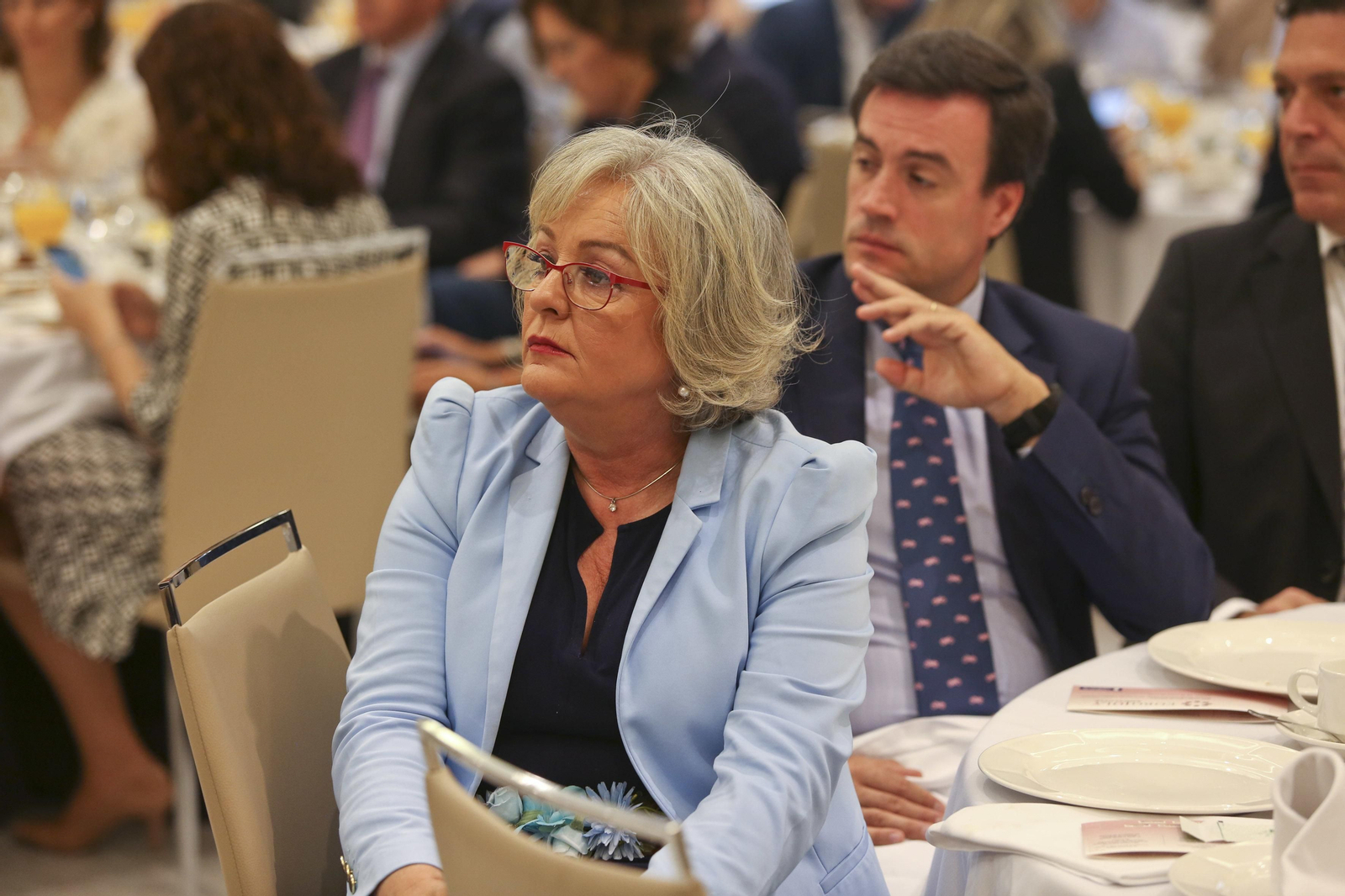 Las imágenes del desayuno-coloquio con Isabel García Tejerina