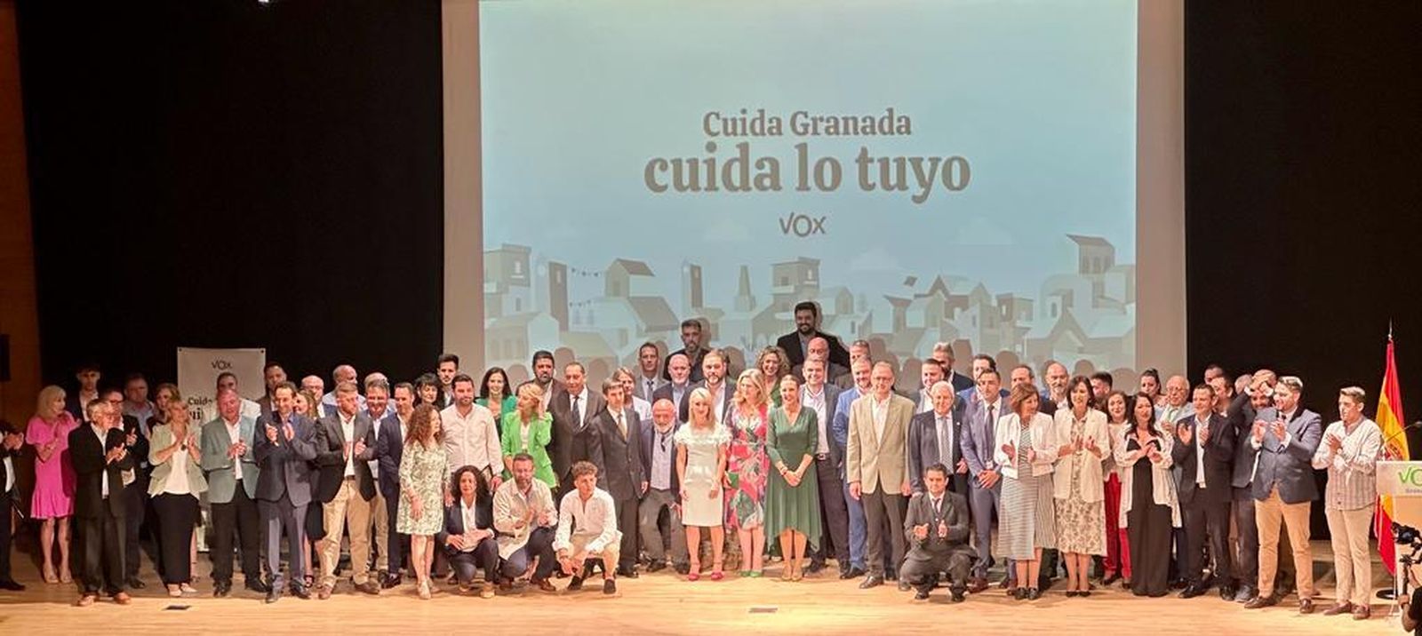 Foto de familia del acto de Vox Granada para presentar sus candidaturas a las elecciones municipales del 28-M
