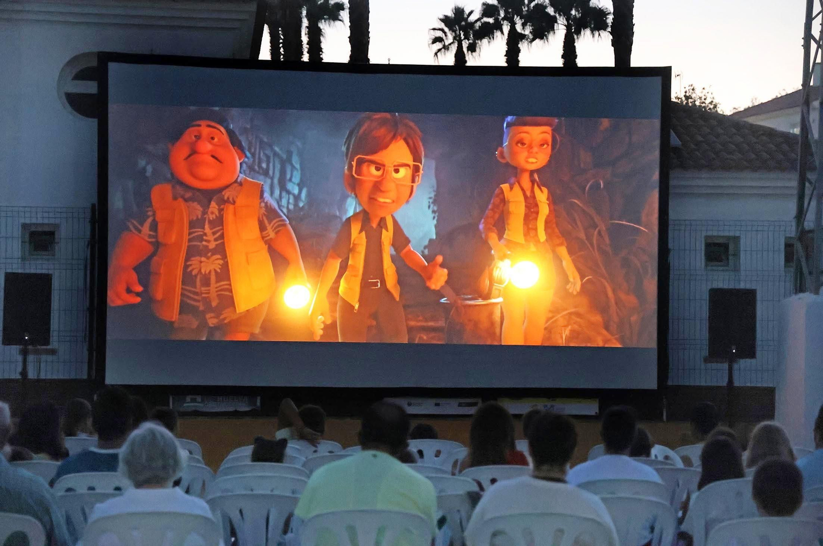 Pantalla de un cine de verano en al provincia de Huelva.