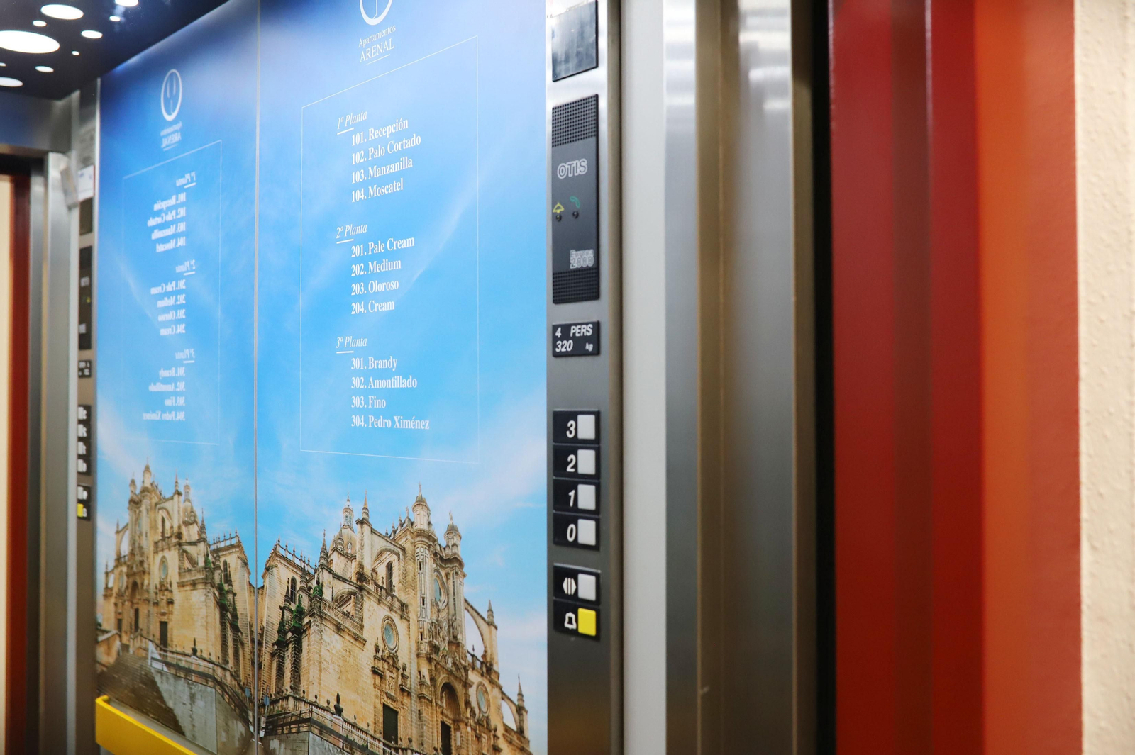 Inaguración de apartamentos turísticos en el Arenal