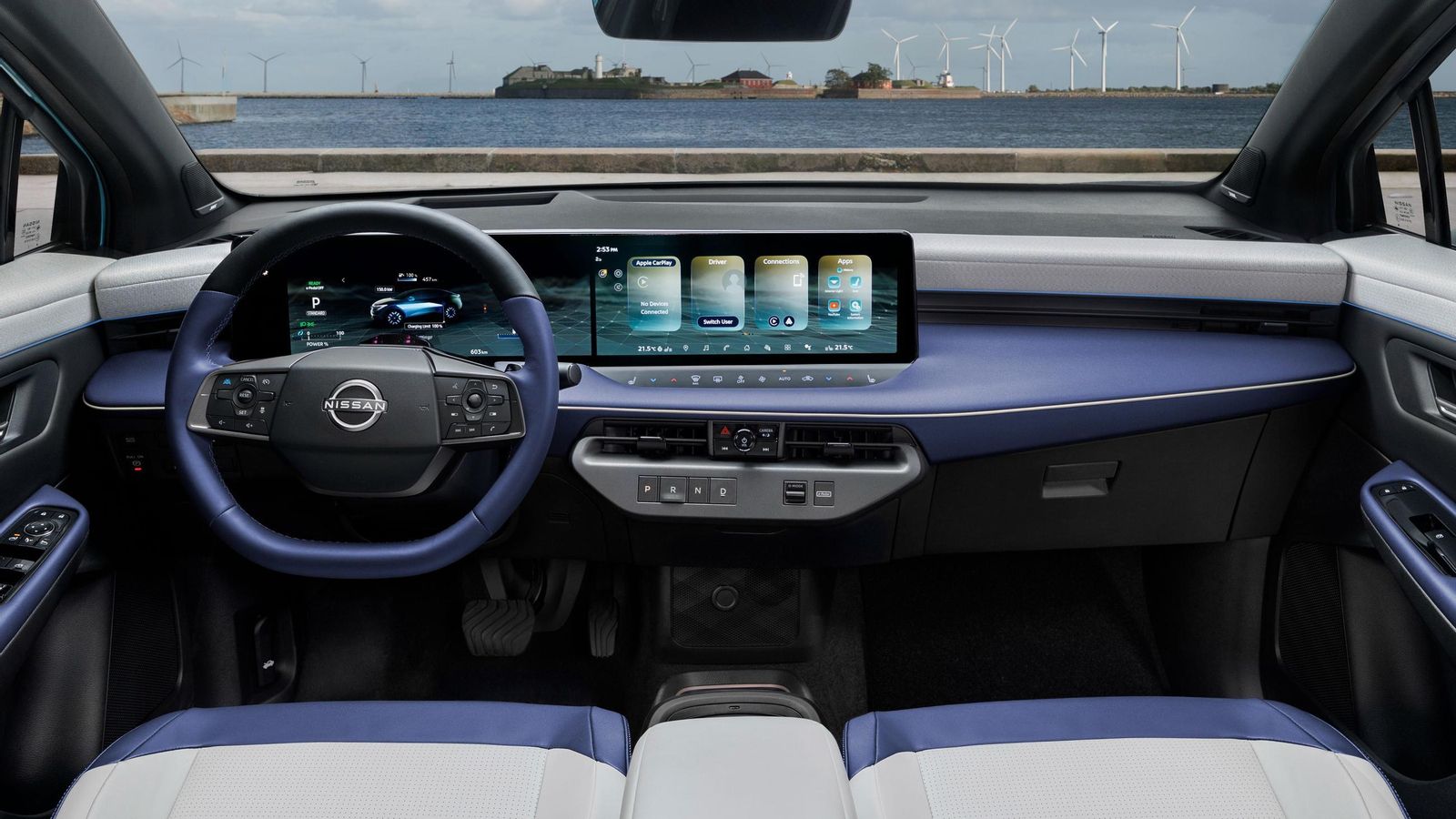 Las dos pantallas de 14,3" ofrecen información nítida y clara, con prácticos botones físicos para la climatización bajo la central.