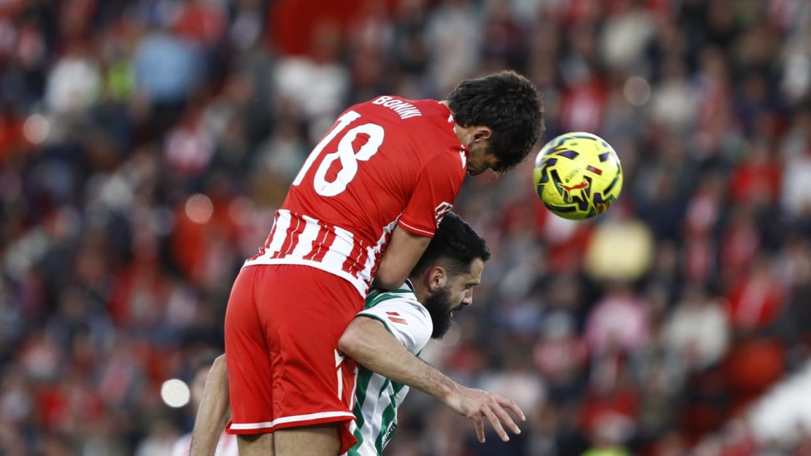 Bonini pudo abrir el marcador con un gran testarazo a la salida de un córner