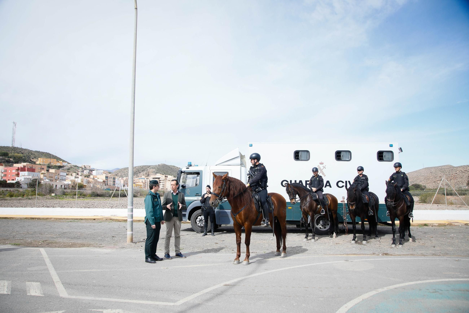 Imágenes del Escuadrón de Caballería de la Guardia Civil en Gádor.