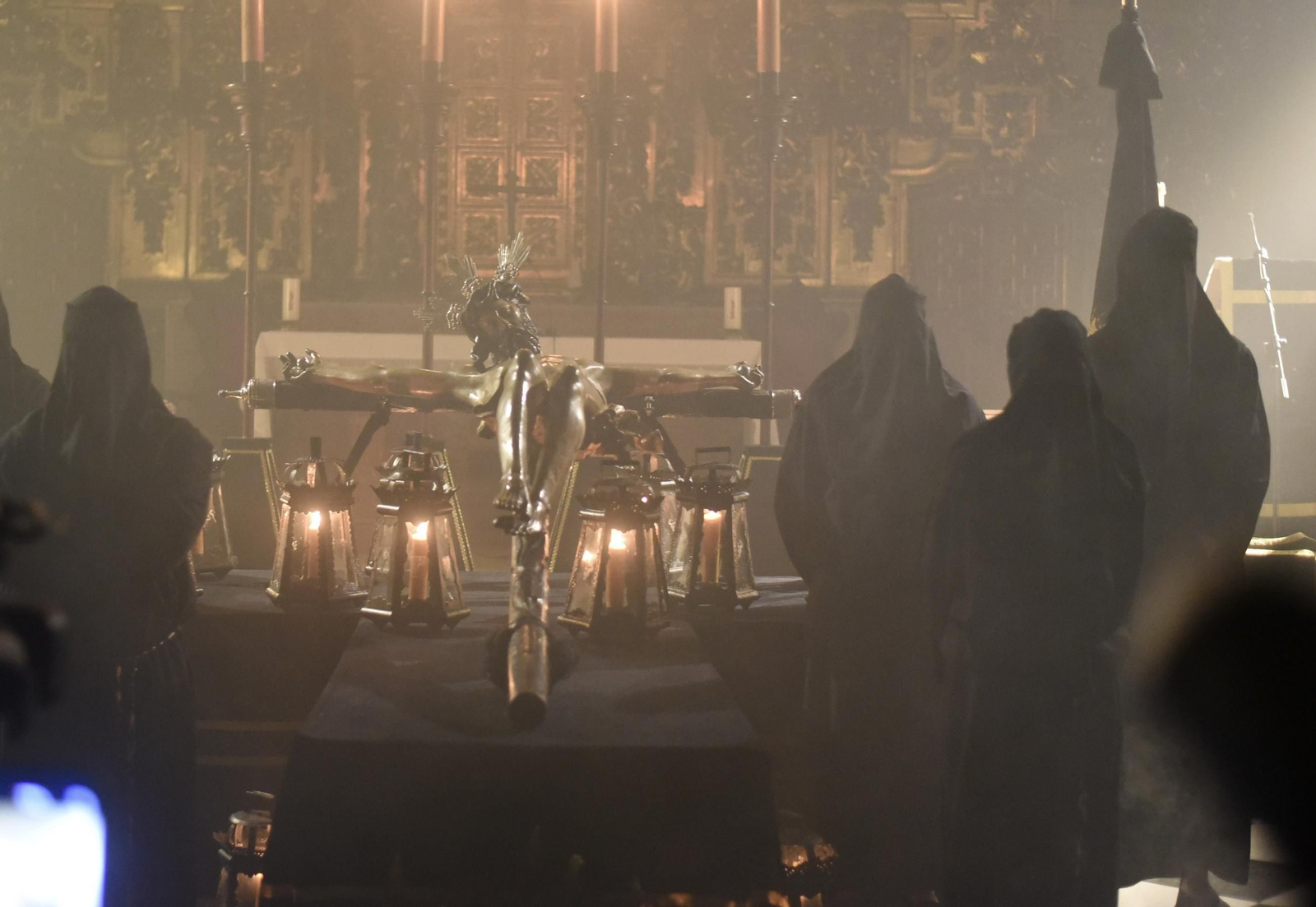 Las imágenes de la hermandad del Vía Crucis el Lunes Santo en Córdoba