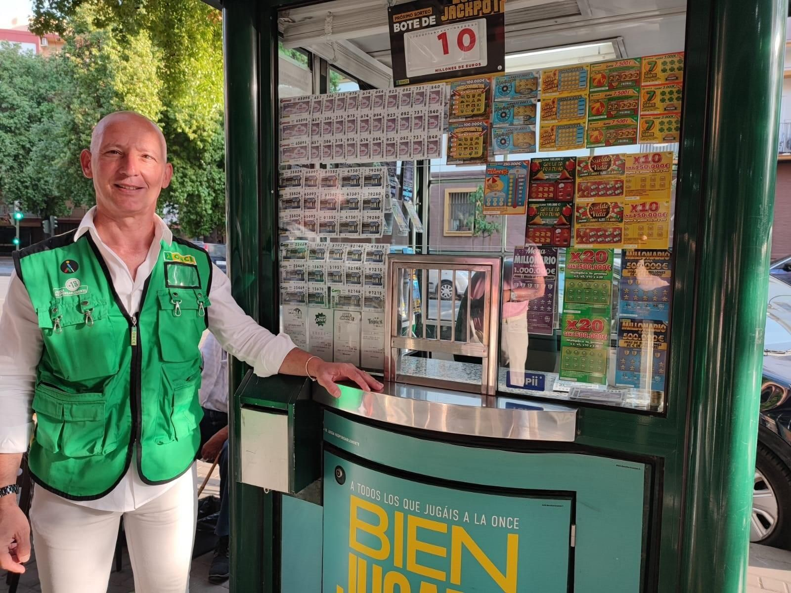 Rafael Llopis, el cuponero que ha vendido el boleto ganador