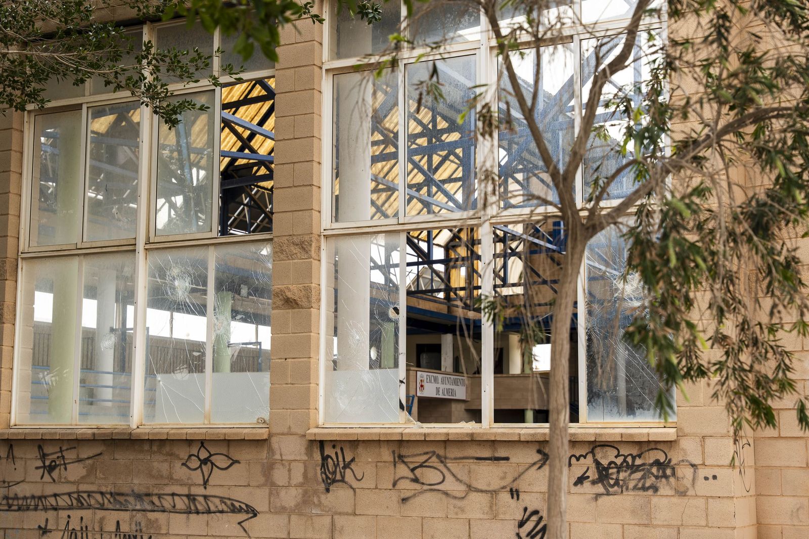 Las pistas deportivas y piscina de Costacabana, en imágenes