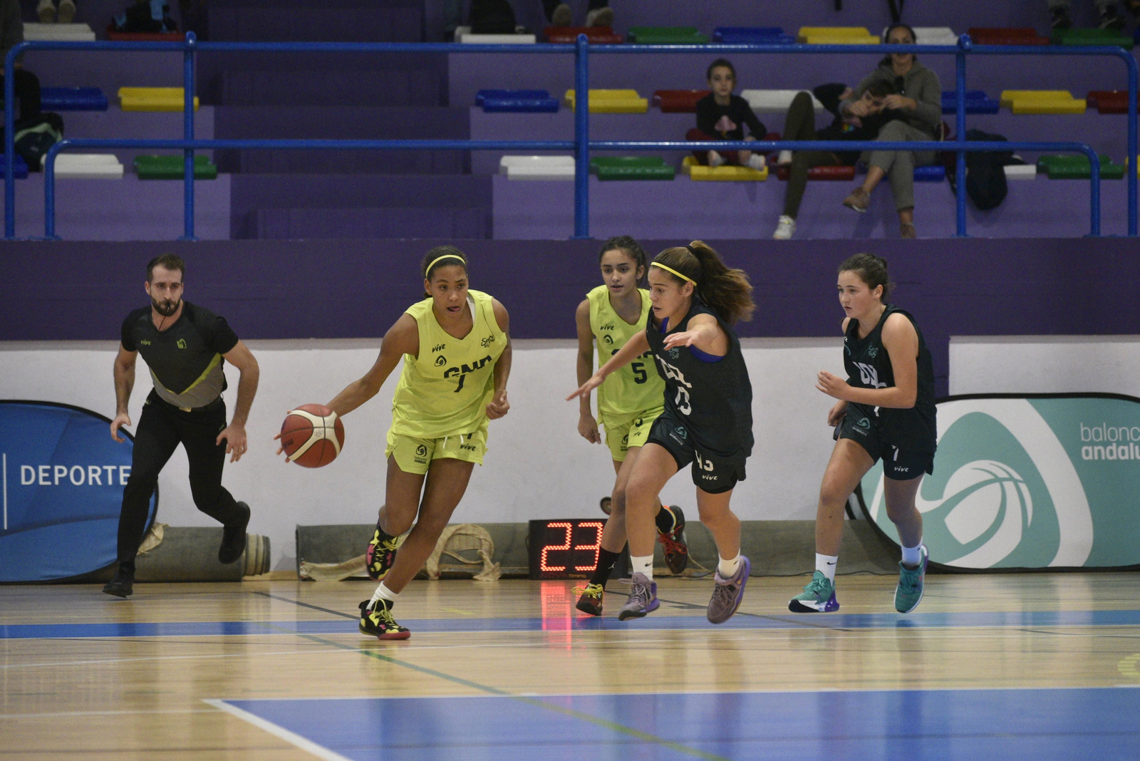 La primera jornada del Andaluz infantil femenino de baloncesto en La Línea