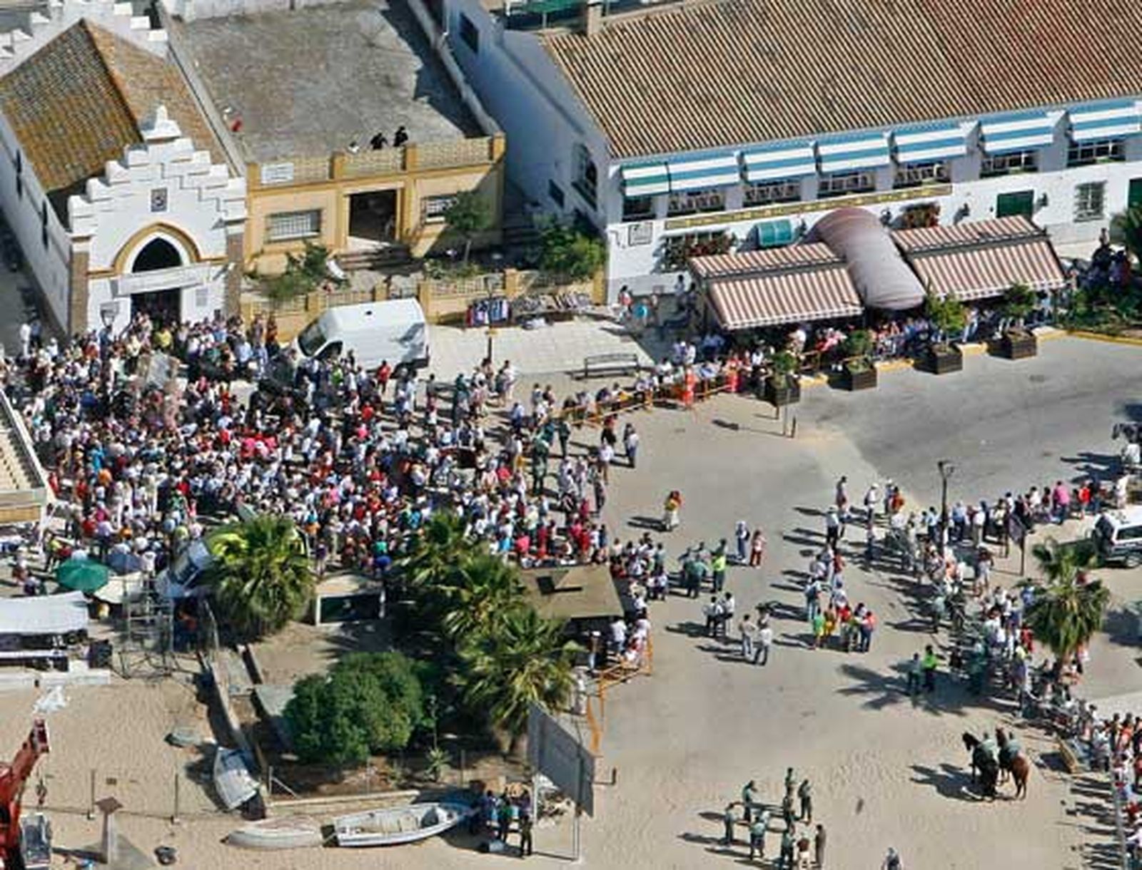 Romeros jerezanos en la ermita del Carmen de Sanlúcar. 

Foto: Juan Carlos Toro